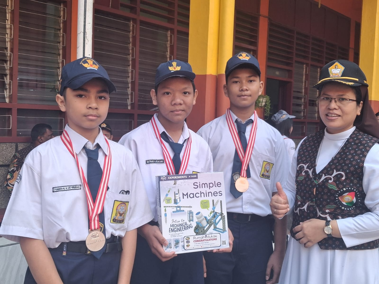 SISWA SMP SWASTA SANTA MARIA MEDAN RAIH JUARA 2 KOMPETISI ROBOTIK TINGKAT SUMATERA UTARA