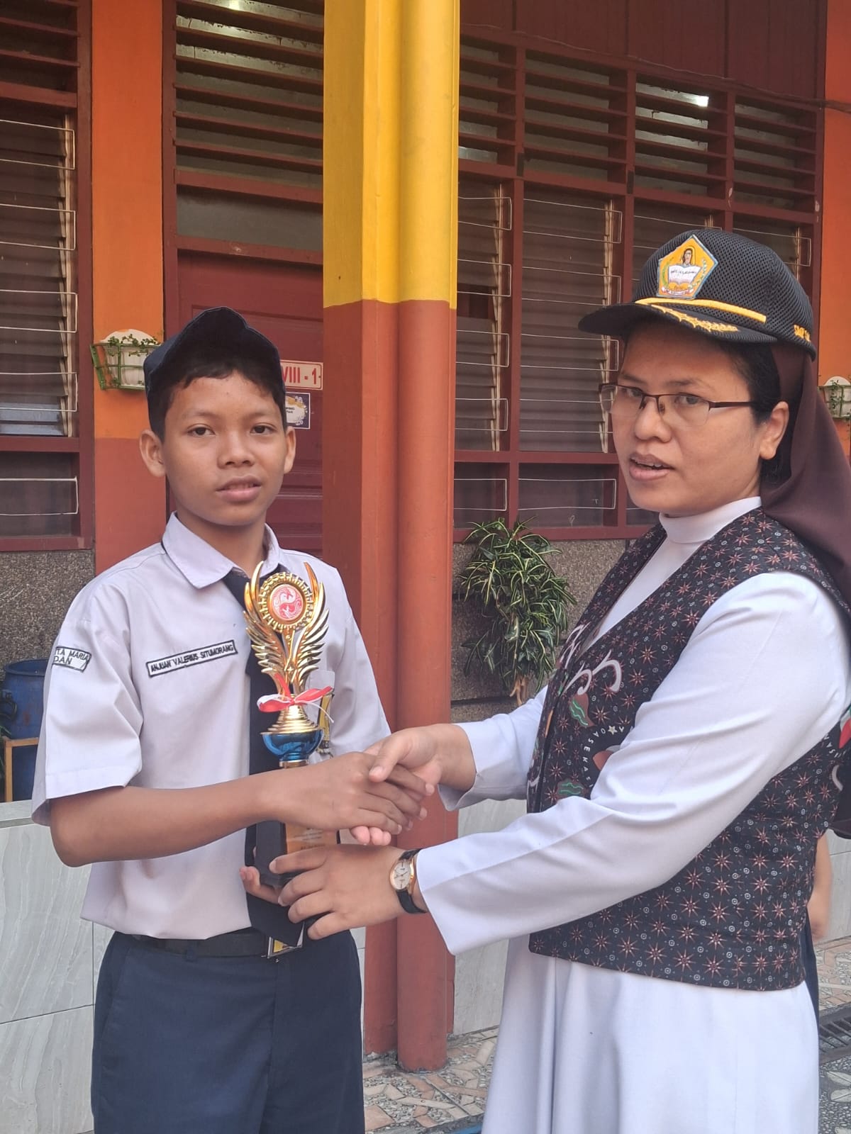 SISWA SMP SWASTA SANTA MARIA MEDAN RAIH JUARA 2 KOMPETISI MENGARANG CERITA BAHASA MANDARIN TINGKAT SUMATERA UTARA