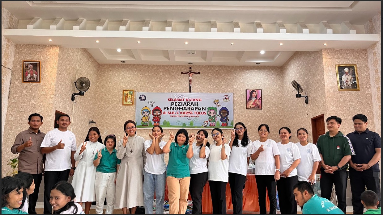 SMP Swasta Santa Maria Medan Kunjungi Panti Asuhan SLB-C Karya Tulus Tuntungan